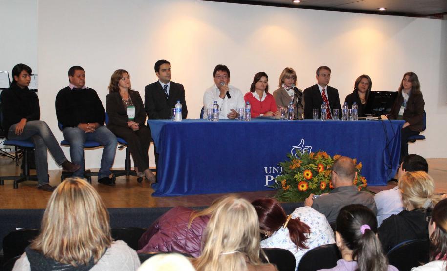 Diretora geral da secretária da familía e Desenvolvimento Social Leticia Raimundo,Deputada Estadual Rose Litro,dr
