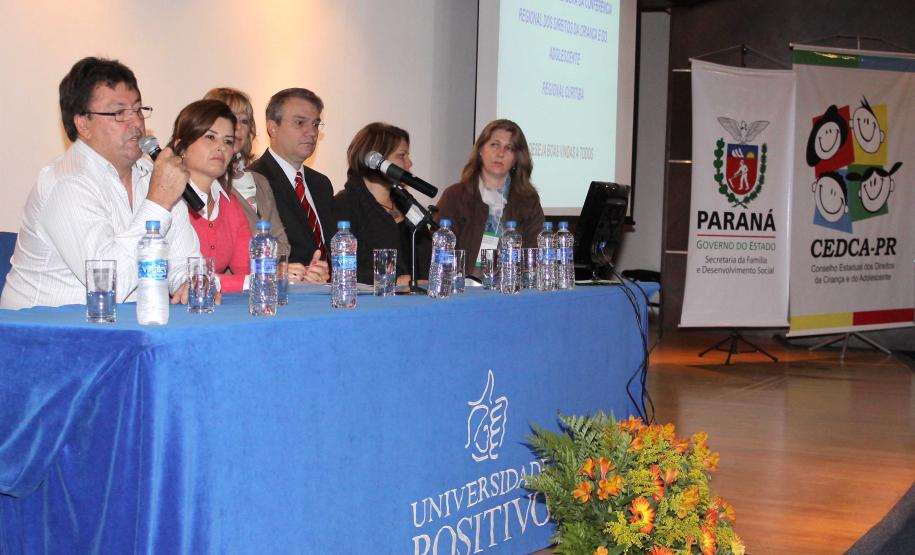 Diretora geral da secretária da familía e Desenvolvimento Social Leticia Raimundo,Deputada Estadual Rose Litro,dr