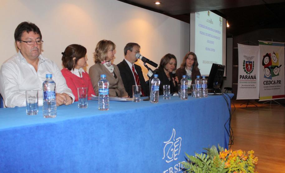 Diretora geral da secretária da familía e Desenvolvimento Social Leticia Raimundo,Deputada Estadual Rose Litro,dr