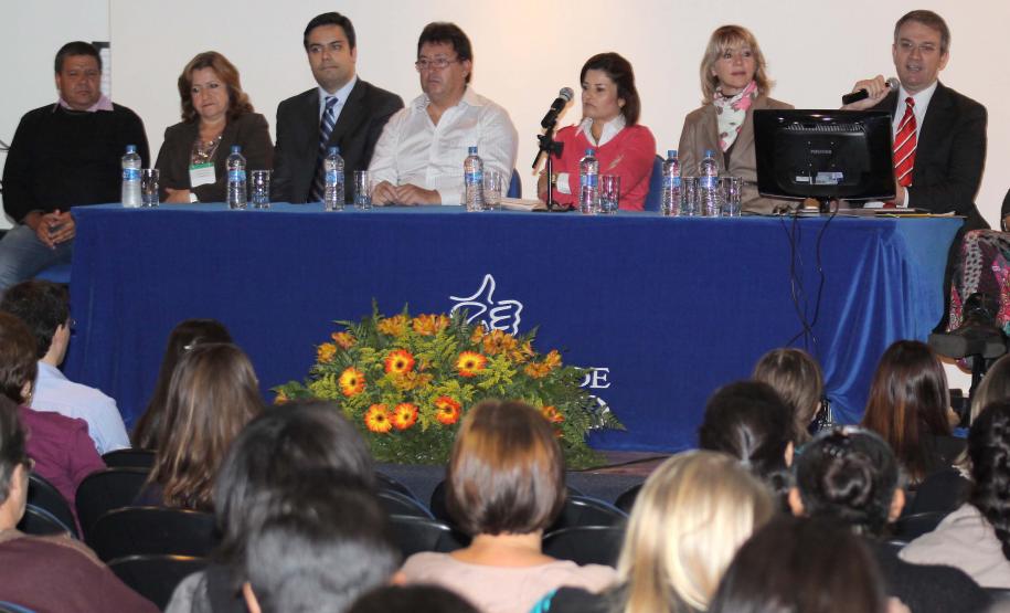 Diretora geral da secretária da familía e Desenvolvimento Social Leticia Raimundo,Deputada Estadual Rose Litro,dr