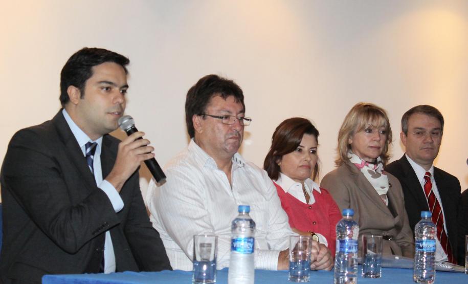 Diretora geral da secretária da familía e Desenvolvimento Social Leticia Raimundo,Deputada Estadual Rose Litro,dr