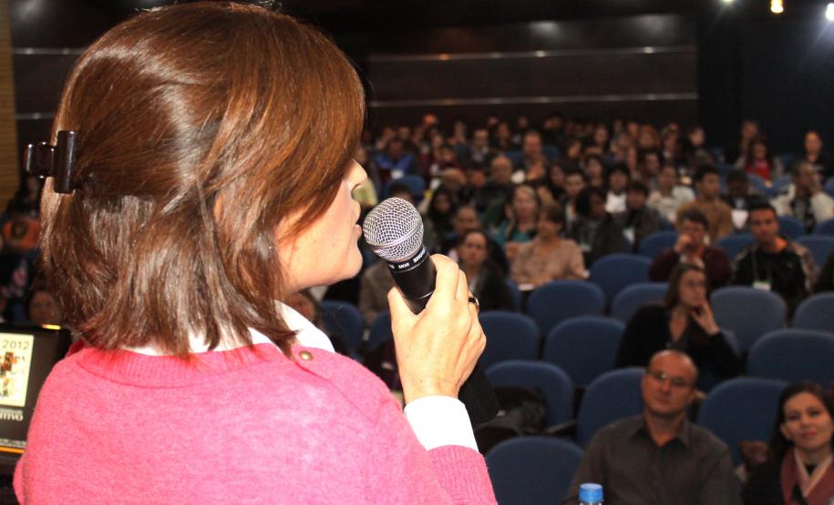 Diretora geral da secretária da familía e Desenvolvimento Social Leticia Raimundo,Deputada Estadual Rose Litro,dr