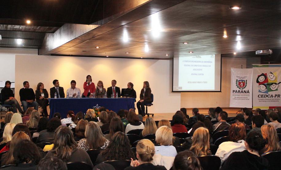 Diretora geral da secretária da familía e Desenvolvimento Social Leticia Raimundo,Deputada Estadual Rose Litro,dr