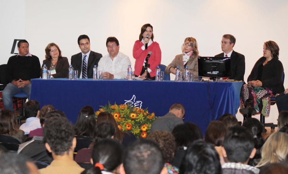 Diretora geral da secretária da familía e Desenvolvimento Social Leticia Raimundo,Deputada Estadual Rose Litro,dr