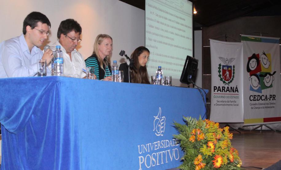 Diretora geral da secretária da familía e Desenvolvimento Social Leticia Raimundo,Deputada Estadual Rose Litro,dr