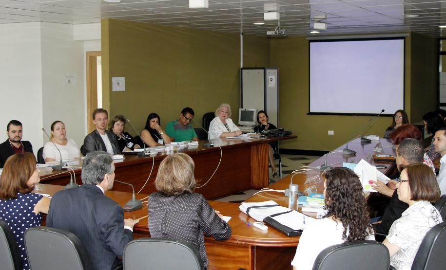 Conselho Estadual dos Direitos da Criança e do Adolescente do Parana CEDCA/PR. Posse dos novos Conselheiros representantes da Sociedade Civil Organizada - Gestao 2015-2017.Foto: Jefferson Oliveira / Seds