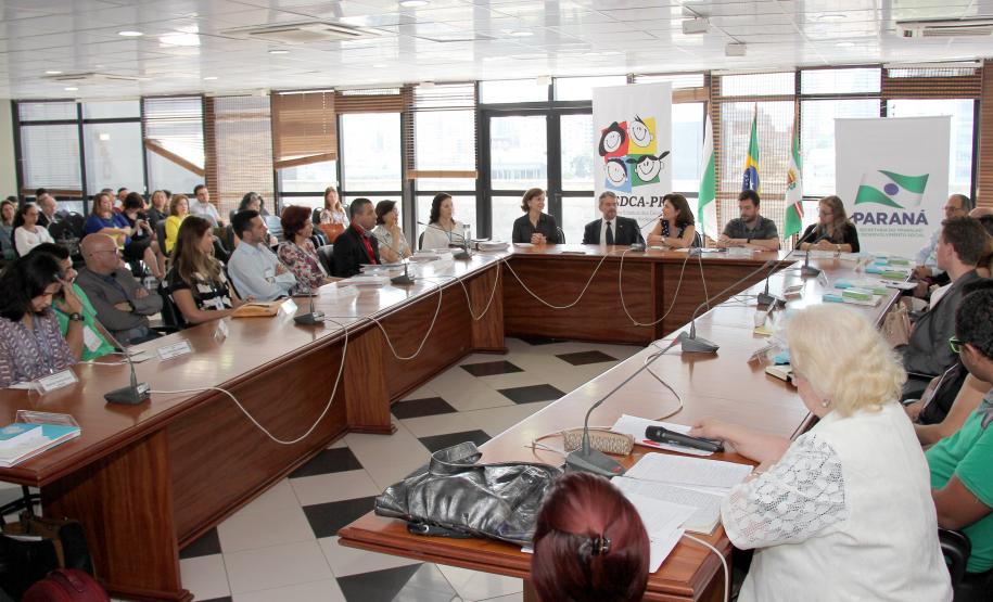 Conselho Estadual dos Direitos da Criança e do Adolescente do Parana CEDCA/PR. Posse dos novos Conselheiros representantes da Sociedade Civil Organizada - Gestao 2015-2017.Foto: Jefferson Oliveira / Seds