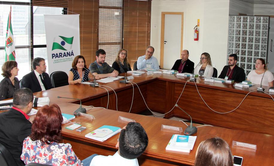 Conselho Estadual dos Direitos da Criança e do Adolescente do Parana CEDCA/PR. Posse dos novos Conselheiros representantes da Sociedade Civil Organizada - Gestao 2015-2017.Foto: Jefferson Oliveira / Seds