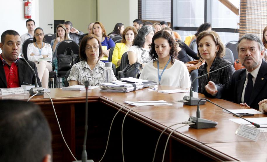 Conselho Estadual dos Direitos da Criança e do Adolescente do Parana CEDCA/PR. Posse dos novos Conselheiros representantes da Sociedade Civil Organizada - Gestao 2015-2017.Foto: Jefferson Oliveira / Seds
