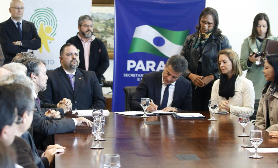 Secretária da Familía e Desenvolvimento Social, Fernanda Richa, participa do Projeto Criança Protegida. Foto:Rogério Machado/SECS