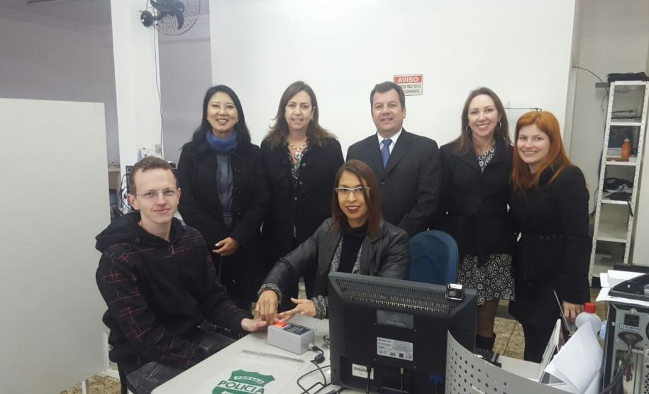 As ações do Projeto Criança e Adolescente Protegidos começaram em 20 municípios, garantindo a emissão da carteira de identidade a estudantes matriculados nas escolas públicas estaduais e municipais do Paraná. O projeto é desenvolvido pelo Governo do Paraná, por meio da Secretaria de Estado da Justiça, em parceria com o Tribunal de Justiça e secretarias de Estado. As ações serão feitas nas primeiras sextas-feiras de cada mês. Foto: Divulgação SEJU