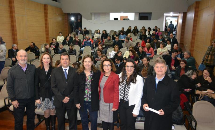 As ações do Projeto Criança e Adolescente Protegidos começaram em 20 municípios, garantindo a emissão da carteira de identidade a estudantes matriculados nas escolas públicas estaduais e municipais do Paraná. O projeto é desenvolvido pelo Governo do Paraná, por meio da Secretaria de Estado da Justiça, em parceria com o Tribunal de Justiça e secretarias de Estado. As ações serão feitas nas primeiras sextas-feiras de cada mês. Foto: Divulgação SEJU