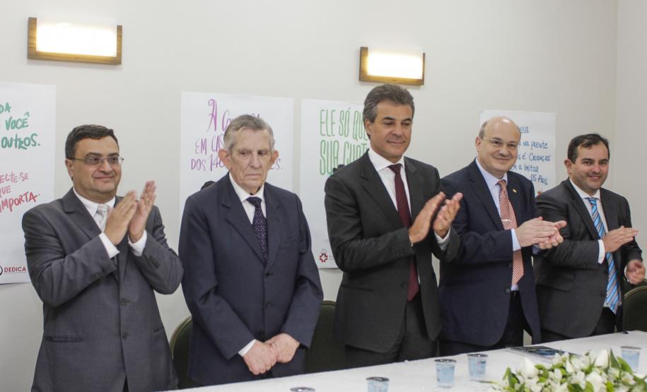 31/08/2016 - Governador Beto Richa inaugura o Dedica (Defesa dos Direitos da Criança e do Adolescente) - Foto: Pedro Ribas/ANPr Governador Beto Richa inaugura o Dedica (Defesa dos Direitos da Criança e do Adolescente). Presentes o presidente da Associação dos Amigos do HC, Euclides Scalco, o secretário estadual da Saúde, Michele Caputo Neto, o reitor da UFPR, Zaki Akel Sobrinho, a coordenador do Dedica, Luci Pfeiffer e a promotora Tarcila Santos Teixeira - Foto: Pedro Ribas/ANPr