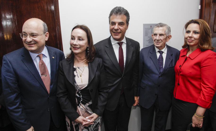 31/08/2016 - Governador Beto Richa inaugura o Dedica (Defesa dos Direitos da Criança e do Adolescente) - Foto: Pedro Ribas/ANPr Governador Beto Richa inaugura o Dedica (Defesa dos Direitos da Criança e do Adolescente). Presentes o presidente da Associação dos Amigos do HC, Euclides Scalco, o secretário estadual da Saúde, Michele Caputo Neto, o reitor da UFPR, Zaki Akel Sobrinho, a coordenador do Dedica, Luci Pfeiffer e a promotora Tarcila Santos Teixeira - Foto: Pedro Ribas/ANPr