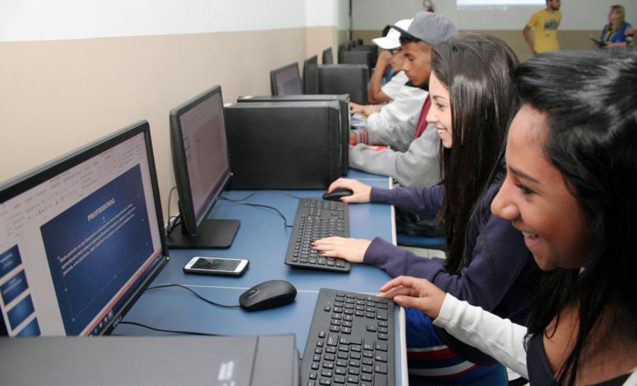 14/12/2016 - Paraná repassará R$ 27 milhões para programas de atendimento a crianças e adolescentes Paraná repassará R$ 27 milhões para programas de atendimento a crianças e adolescentes - Foto: Aliocha Mauricio/SEDS