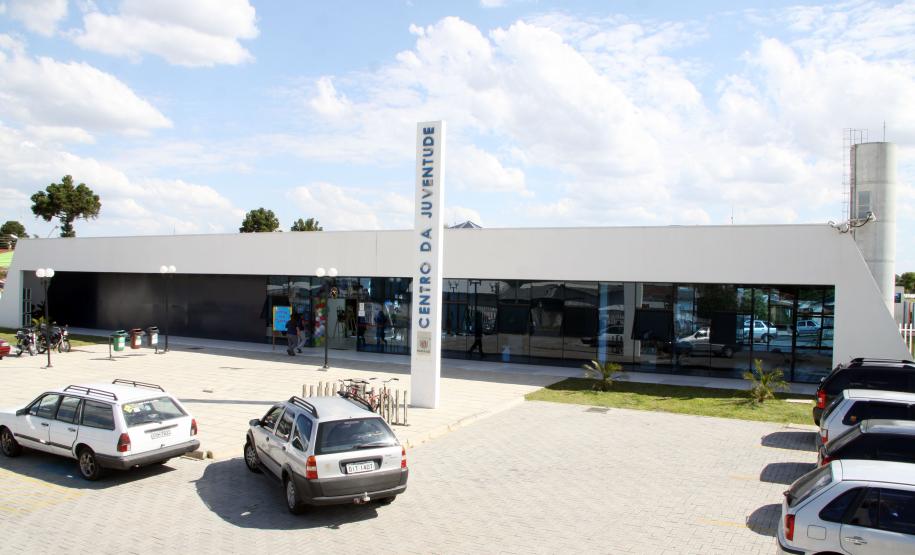 População de Pinhais comemora um ano de atividades do Centro da Juventude População de Pinhais comemora um ano de atividades do Centro da Juventude.Foto: Ricardo Marajó/SECS