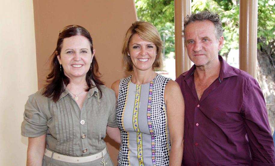 Secretária da Família entrega carro para conselho tutelar de São Pedro do Paraná Foto: Rogério Machado/SEDS