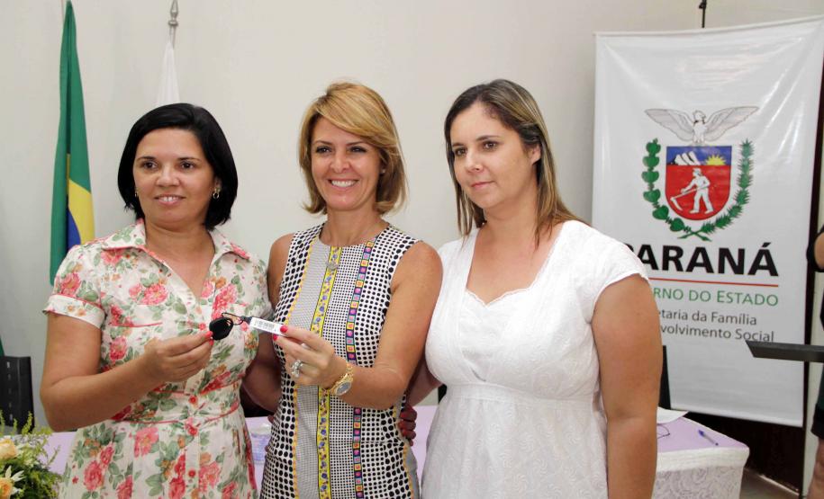 Secretária da Família entrega carro para conselho tutelar de São Pedro do Paraná Foto: Rogério Machado/SEDS