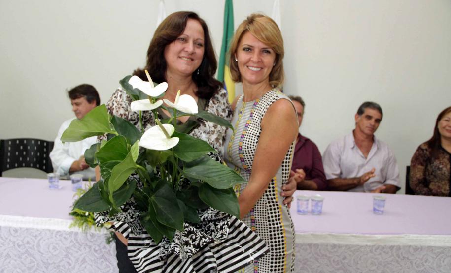 Secretária da Família entrega carro para conselho tutelar de São Pedro do Paraná Foto: Rogério Machado/SEDS