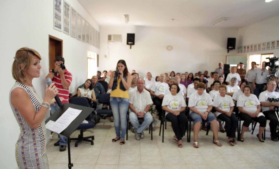 Secretária da Família entrega carro para conselho tutelar de São Pedro do Paraná Foto: Rogério Machado/SEDS