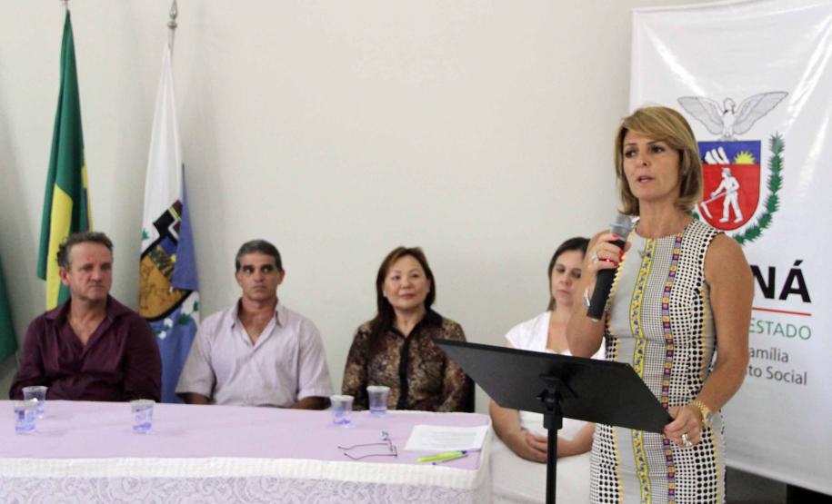 Secretária da Família entrega carro para conselho tutelar de São Pedro do Paraná Foto: Rogério Machado/SEDS