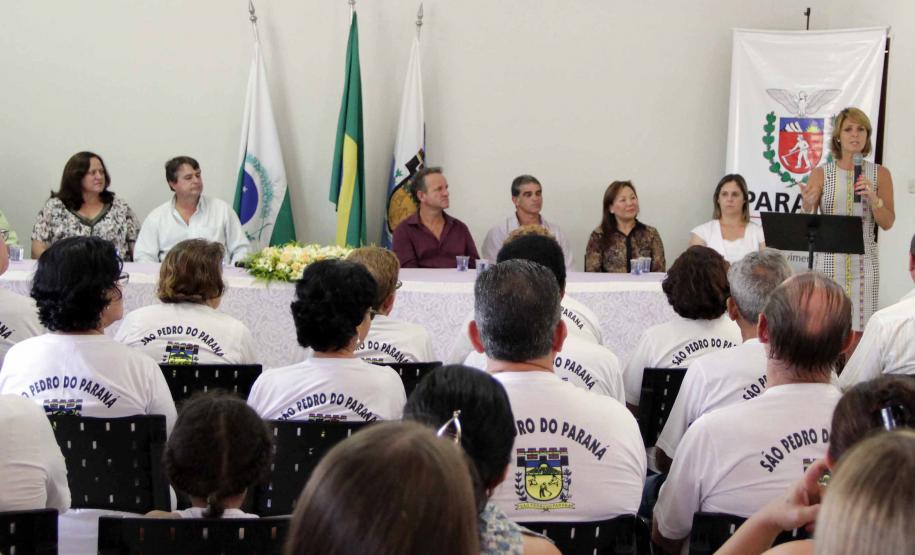 Secretária da Família entrega carro para conselho tutelar de São Pedro do Paraná Foto: Rogério Machado/SEDS