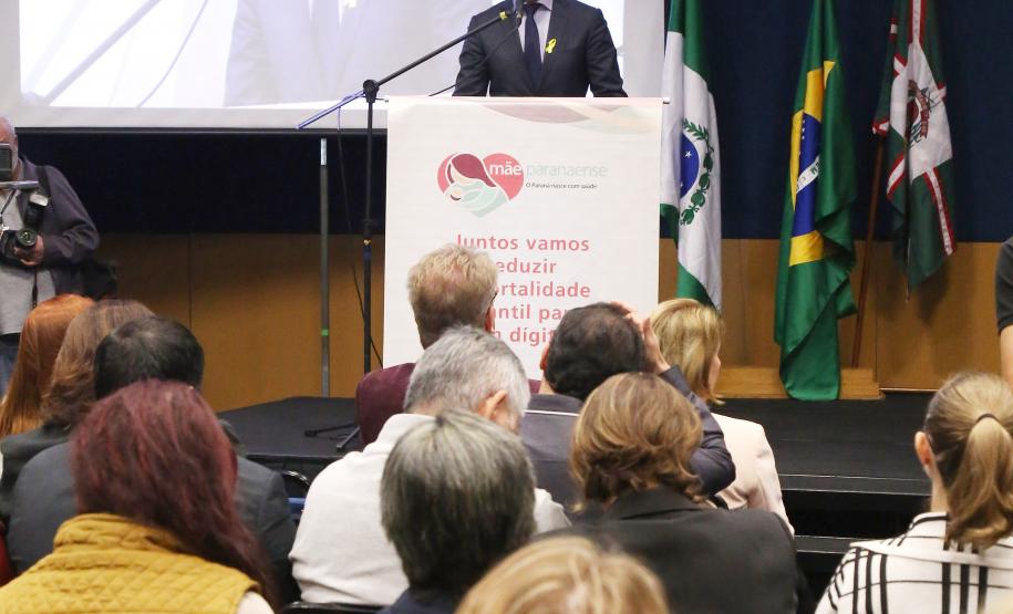 Secretária da Família e Desenvolvimento Social, Fernanda Richa, e o Governador Beto Richa, participam do 6º Encontro Estadual do programa Mãe Paranaense no Expo Unimed - Foto: Rogério Machado/SECS