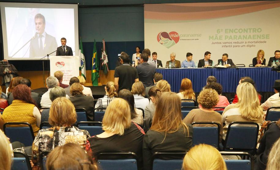 Secretária da Família e Desenvolvimento Social, Fernanda Richa, e o Governador Beto Richa, participam do 6º Encontro Estadual do programa Mãe Paranaense no Expo Unimed - Foto: Rogério Machado/SECS