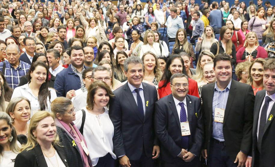 Secretária da Família e Desenvolvimento Social, Fernanda Richa, e o Governador Beto Richa, participam do 6º Encontro Estadual do programa Mãe Paranaense no Expo Unimed - Foto: Rogério Machado/SECS
