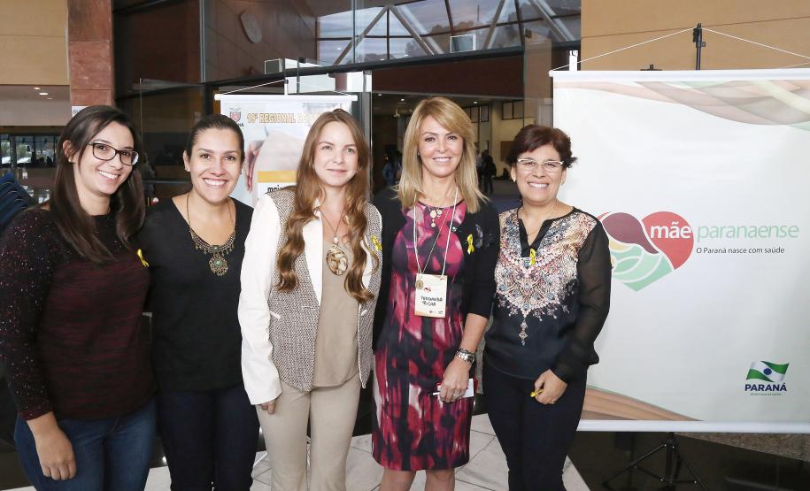 Secretária da Família e Desenvolvimento Social, Fernanda Richa, e o Governador Beto Richa, participam do 6º Encontro Estadual do programa Mãe Paranaense no Expo Unimed - Foto: Rogério Machado/SECS