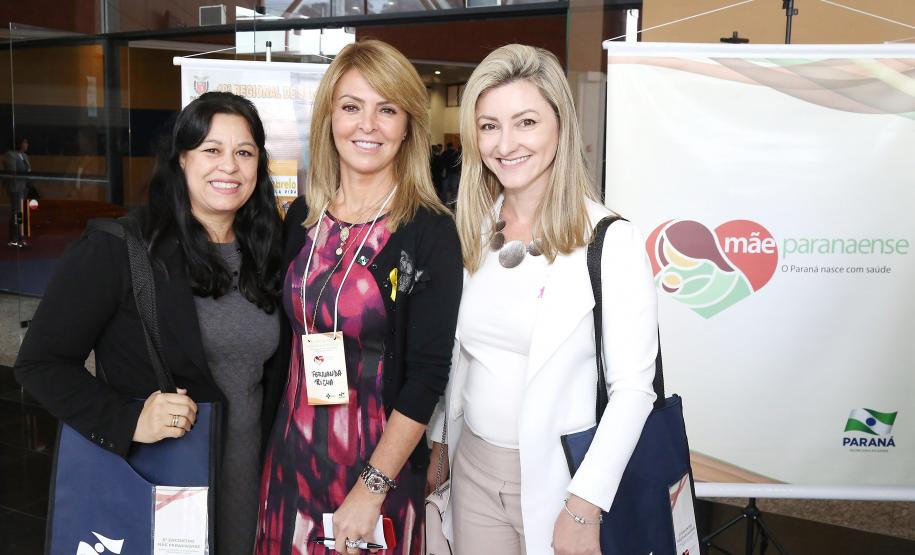 Secretária da Família e Desenvolvimento Social, Fernanda Richa, e o Governador Beto Richa, participam do 6º Encontro Estadual do programa Mãe Paranaense no Expo Unimed - Foto: Rogério Machado/SECS