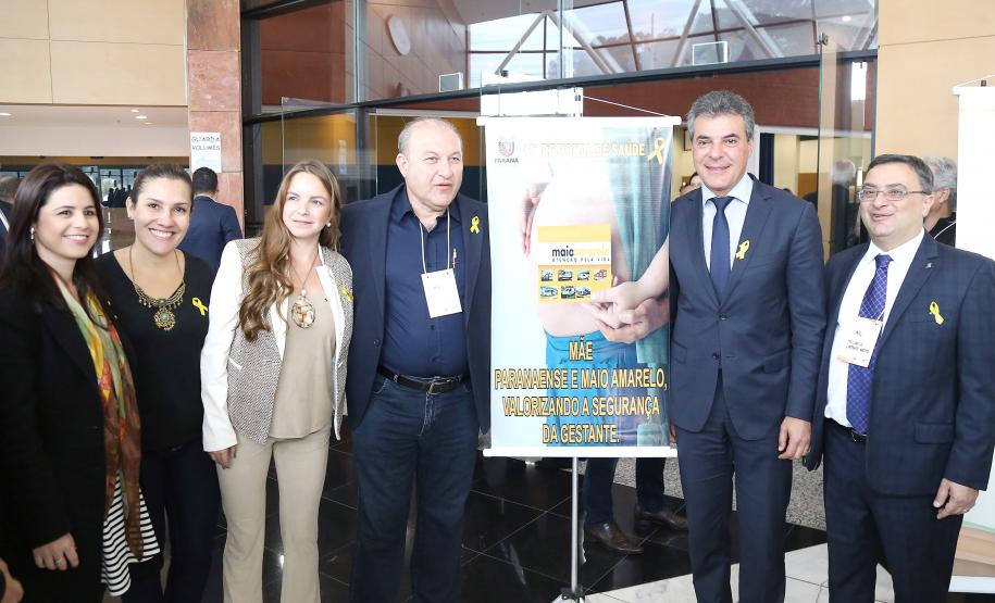 Secretária da Família e Desenvolvimento Social, Fernanda Richa, e o Governador Beto Richa, participam do 6º Encontro Estadual do programa Mãe Paranaense no Expo Unimed - Foto: Rogério Machado/SECS