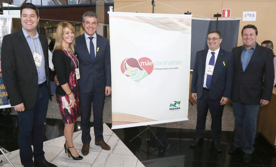 Secretária da Família e Desenvolvimento Social, Fernanda Richa, e o Governador Beto Richa, participam do 6º Encontro Estadual do programa Mãe Paranaense no Expo Unimed - Foto: Rogério Machado/SECS