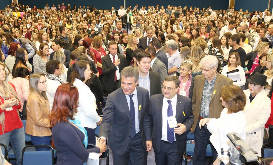 Secretária da Família e Desenvolvimento Social, Fernanda Richa, e o Governador Beto Richa, participam do 6º Encontro Estadual do programa Mãe Paranaense no Expo Unimed - Foto: Rogério Machado/SECS