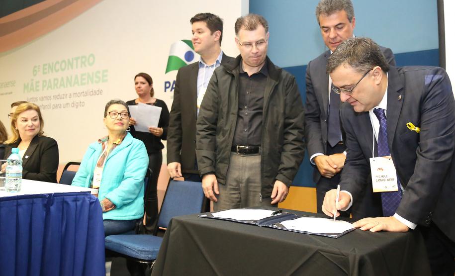 Secretária da Família e Desenvolvimento Social, Fernanda Richa, e o Governador Beto Richa, participam do 6º Encontro Estadual do programa Mãe Paranaense no Expo Unimed - Foto: Rogério Machado/SECS