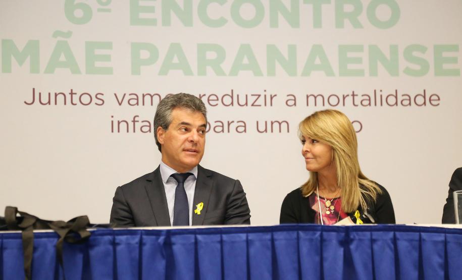 Secretária da Família e Desenvolvimento Social, Fernanda Richa, e o Governador Beto Richa, participam do 6º Encontro Estadual do programa Mãe Paranaense no Expo Unimed - Foto: Rogério Machado/SECS