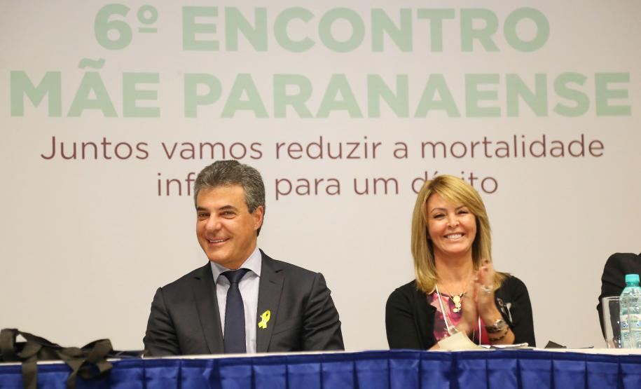 Secretária da Família e Desenvolvimento Social, Fernanda Richa, e o Governador Beto Richa, participam do 6º Encontro Estadual do programa Mãe Paranaense no Expo Unimed - Foto: Rogério Machado/SECS