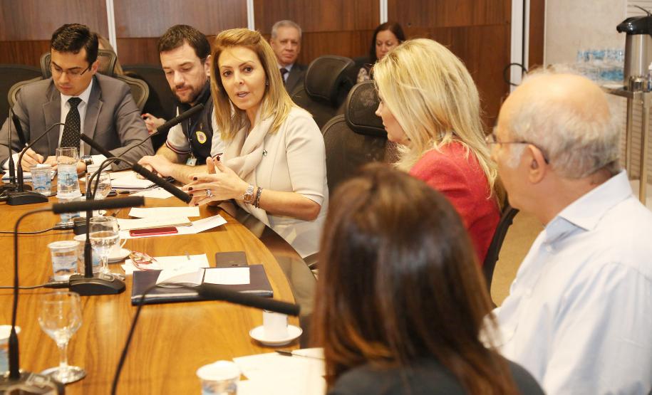 Secretária da Família e Desenvolvimento Social, Fernanda Richa, participa da reunião com Luciana Temer sobre Exploração e Abuso Sexual Infantil - Foto: Rogério Machado/SECS