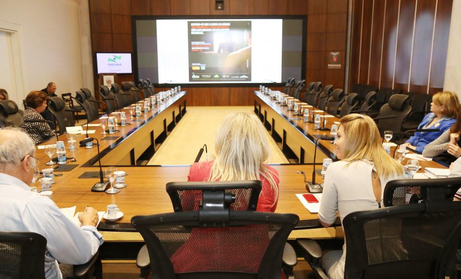 Secretária da Família e Desenvolvimento Social, Fernanda Richa, participa da reunião com Luciana Temer sobre Exploração e Abuso Sexual Infantil - Foto: Rogério Machado/SECS