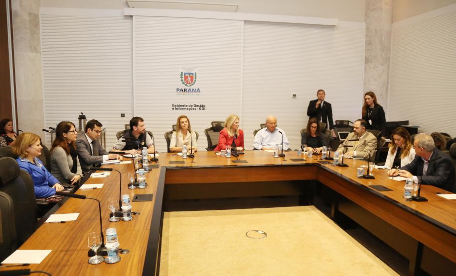 Secretária da Família e Desenvolvimento Social, Fernanda Richa, participa da reunião com Luciana Temer sobre Exploração e Abuso Sexual Infantil - Foto: Rogério Machado/SECS