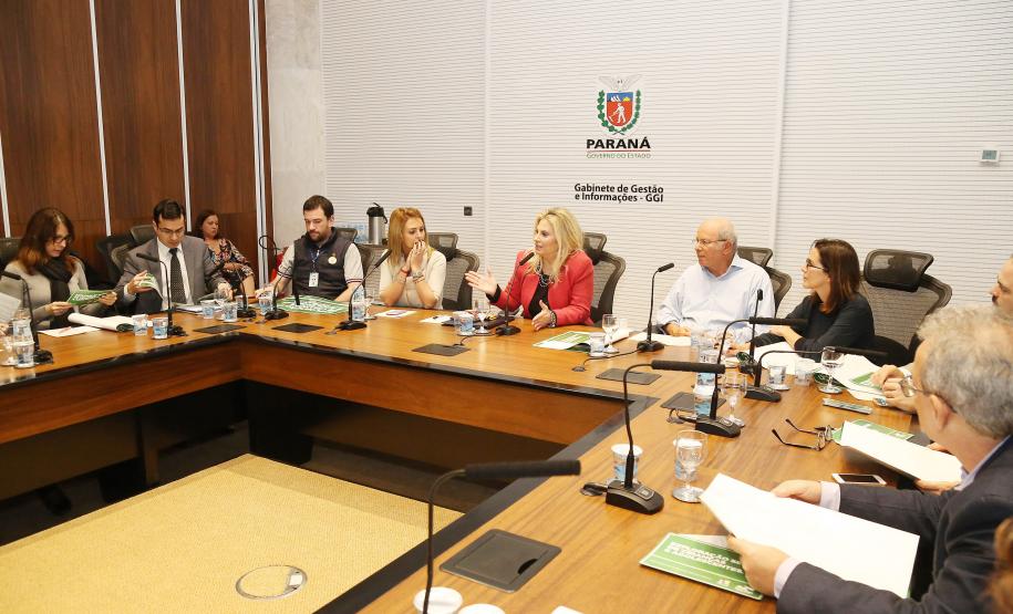 Secretária da Família e Desenvolvimento Social, Fernanda Richa, participa da reunião com Luciana Temer sobre Exploração e Abuso Sexual Infantil - Foto: Rogério Machado/SECS
