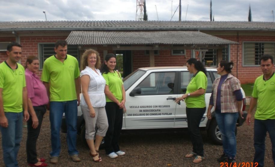 Entrega de veículos e equipamentos para conselhos tutelares Entrega de veículos e equipamentos para conselhos tutelares