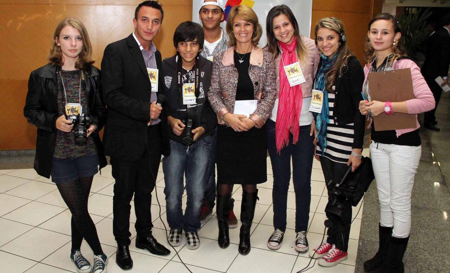 O governador Beto Richa e a secretária da Família e Desenvolvimento Social (Seds), Fernanda Richa assinaram na noite de segunda-feira (07/05), três decretos que criam mecanismos para o desenvolvimento e desdobramento das políticas para crianças e adolescentes no Paraná. Foto:Rogério Machado/SEDS