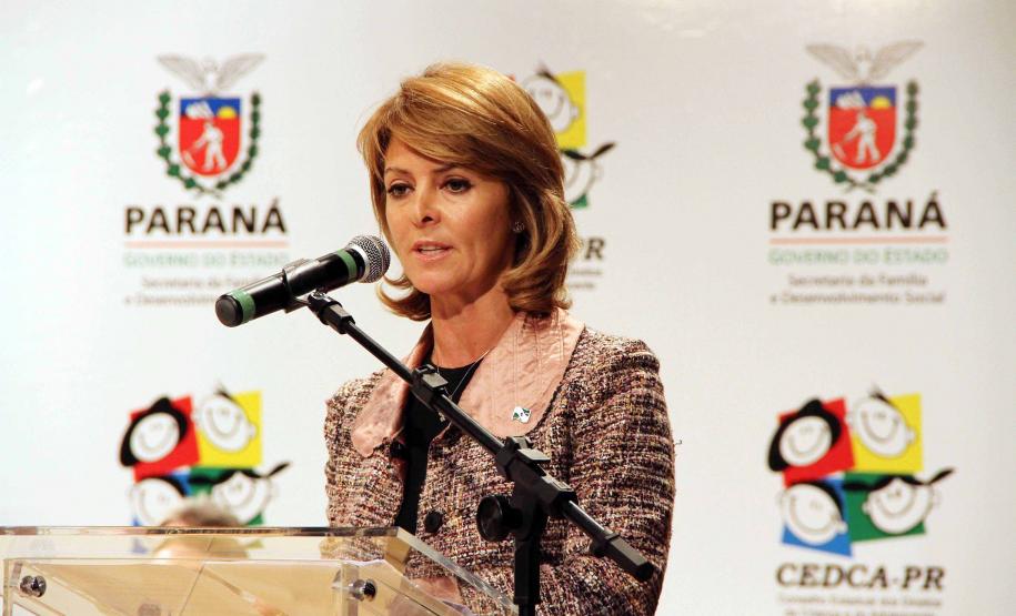 O governador Beto Richa e a secretária da Família e Desenvolvimento Social (Seds), Fernanda Richa assinaram na noite de segunda-feira (07/05), três decretos que criam mecanismos para o desenvolvimento e desdobramento das políticas para crianças e adolescentes no Paraná. Foto:Rogério Machado/SEDS