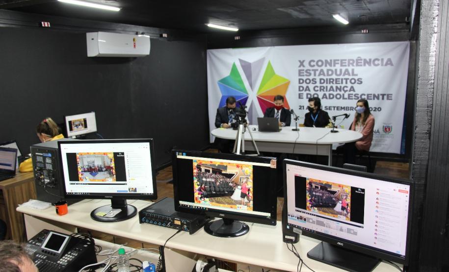 A presidente do Conselho Estadual da Criança e Adolescente (Cedca) e chefe do Departamento de Políticas para Crianças e Adolescentes da Secretaria da Justiça, Família e Trabalho (Sejuf), Angela Mendonça, abriu oficialmente a Conferência nesta segunda-feira para mais de 700 pessoas enaltecendo o trabalho realizado pelo secretário Ney Leprevost.