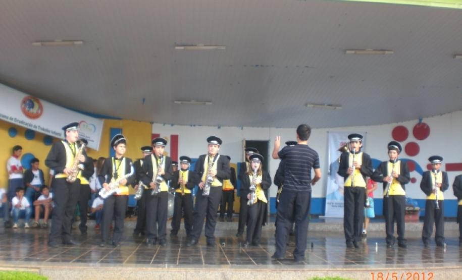 Laranjeiras do Sul promove evento sobre violência contra crianças e adolescentes Dia 17 de Maio foi realizada palestra em Laranjeiras do Sul com o Promotor Drº Ronaldo de Paula Mion no Sindicato Rural Patronal, estiveram presentes no local aproximadamente 100 pessoas entre Conselheiros tutelares da região, coordenadores pedagógicos, diretores de escolas e técnicos do município da Secretaria Municipal de Assistência Social/CRAS e CREAS.Foto:Divulgação