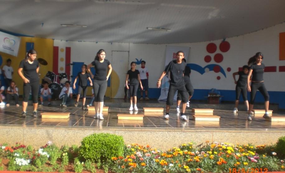 Laranjeiras do Sul promove evento sobre violência contra crianças e adolescentes Dia 17 de Maio foi realizada palestra em Laranjeiras do Sul com o Promotor Drº Ronaldo de Paula Mion no Sindicato Rural Patronal, estiveram presentes no local aproximadamente 100 pessoas entre Conselheiros tutelares da região, coordenadores pedagógicos, diretores de escolas e técnicos do município da Secretaria Municipal de Assistência Social/CRAS e CREAS.Foto:Divulgação