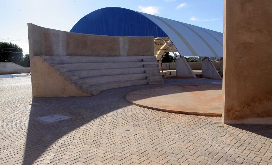 FOZ DO IGUAÇU-A Secretaria da Família e Desenvolvimento Social entrega três novos Centros da Juventude, no próximo mês, em Apucarana, Foz do Iguaçu e Lapa. Com a inauguração dessas unidades, o estado passará a contar com seis, dos 29 centros previstos para todo o ParanáFoto:Rogério Machado/SEDS