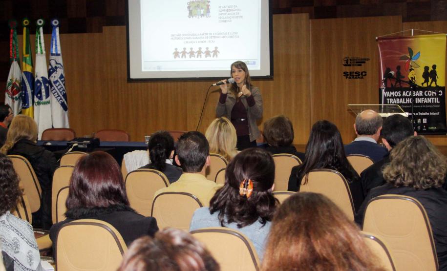 A Secretaria da Família e Desenvolvimento Social (Seds) apoiou o seminário "Vamos acabar com o Trabalho Infantil: Em defesa dos Direitos Humanos e da Justiça Social” realizado nesta terça-feira (12), Dia Contra o Trabalho Infantil. O evento foi promovido pela Superintendência Regional do Trabalho e Emprego no Paraná e pelo Fórum Estadual de Erradicação do Trabalho Infantil e Regularização do Trabalho do Adolescente (Feti–PR). Foto:Ricardo Marajó/SEDS