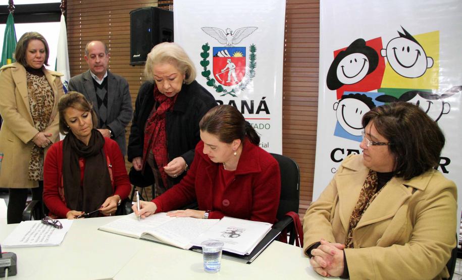 Secretária da Família e Desenvolvimento Social, Fernanda Richa, participou da posse dos novos conselheiros, indicados pela sociedade civil, do Conselho Estadual dos Direitos da Criança e do Adolescente (Cedca).Presidente em exercício láudia Foltran.Foto:Rogério Machado/SEDS